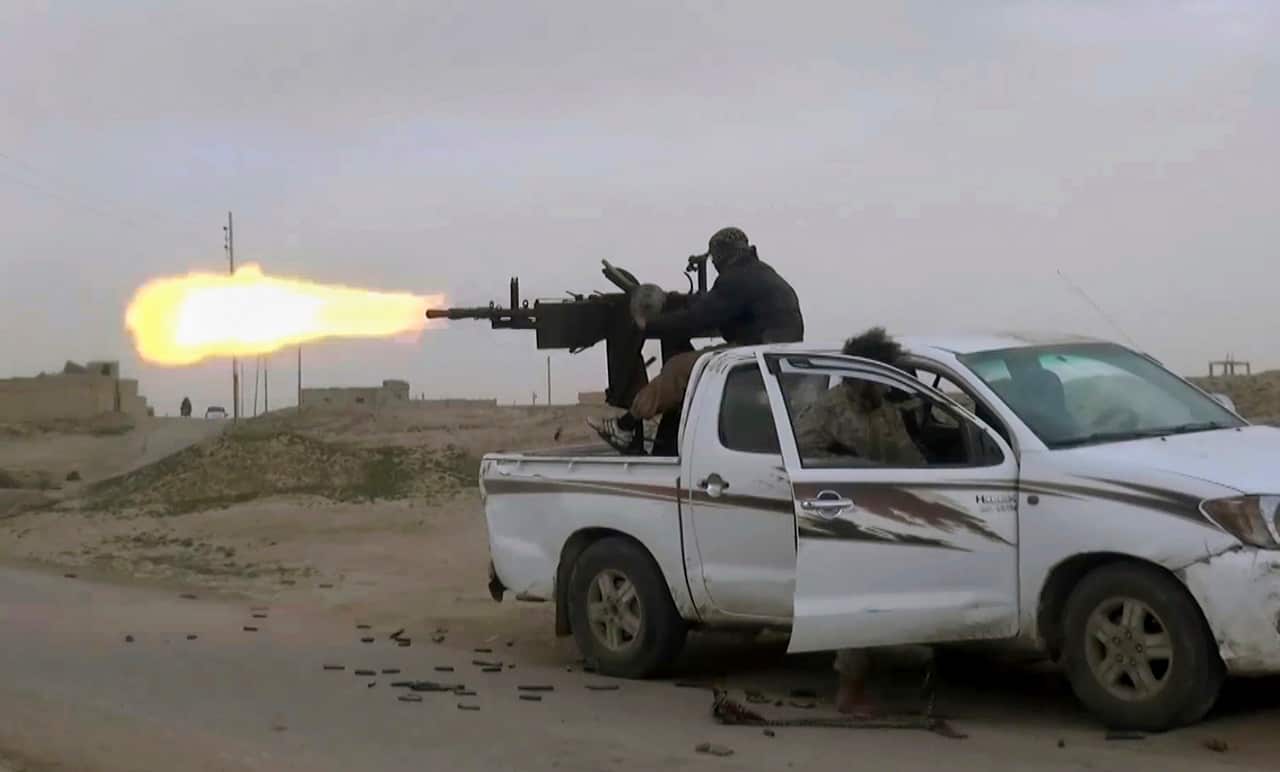 A gun-mounted IS vehicle fires at members of the US-backed Syrian Democratic Forces (SDF).