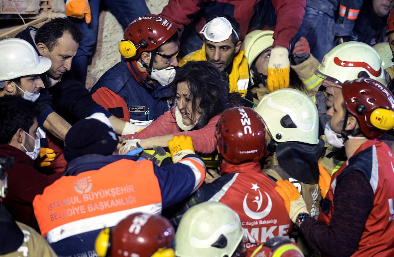 Rescue workers has rescued a woman from the debris of an eight-story building which collapsed in Istanbul.