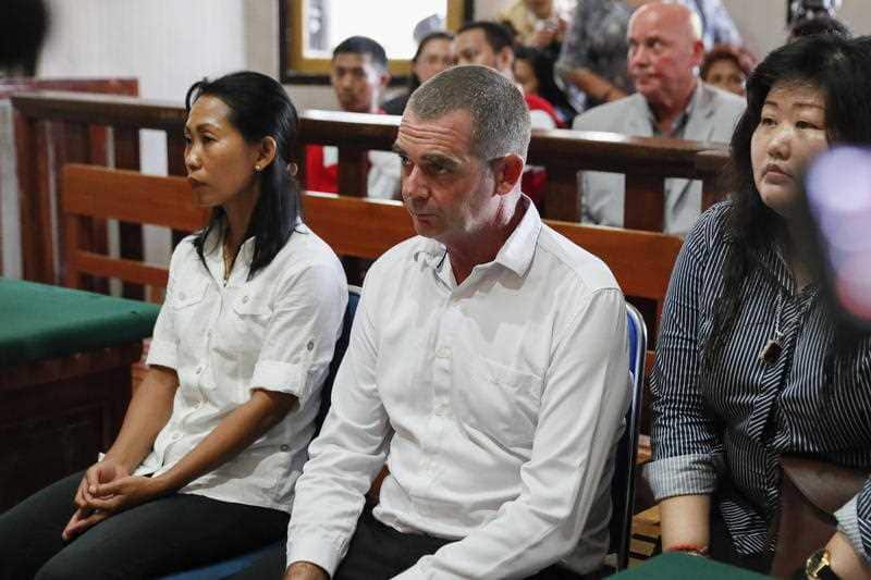 Brendon Luke Johnson (C) inside a court room during his verdict trial at Denpasar district court