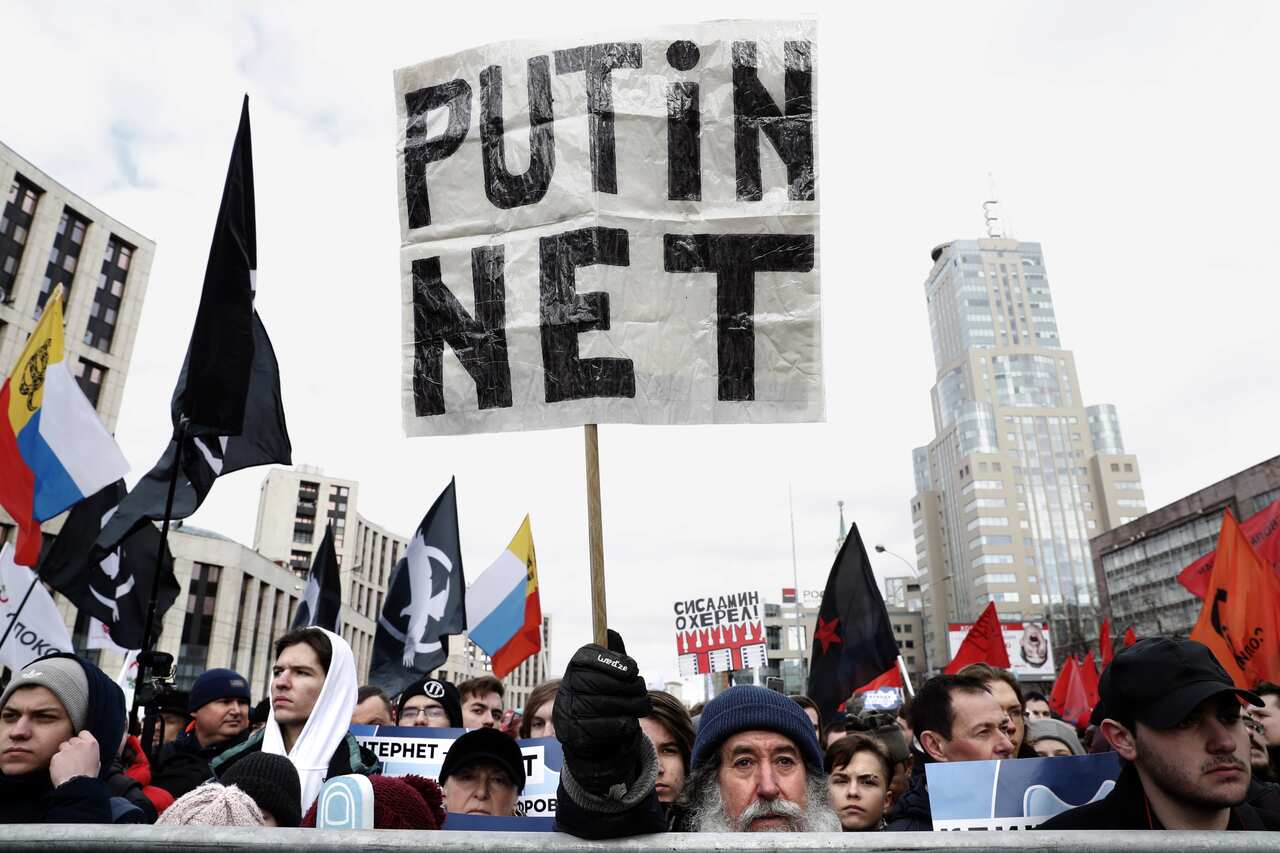 epaselect epa07426791 People attend an opposition rally in Moscow, Russia 10 March 2019. Participants in the rally are protesting against the bill about sovereign RuNet and censorship on the Internet.  EPA/MAXIM SHIPENKOV