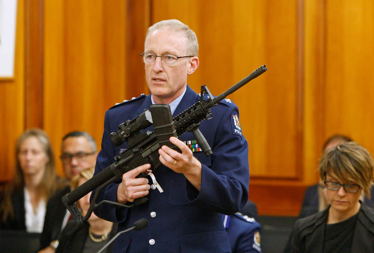 Police acting superintendent Mike McIlraith shows New Zealand politicians an AR-15 style rifle.