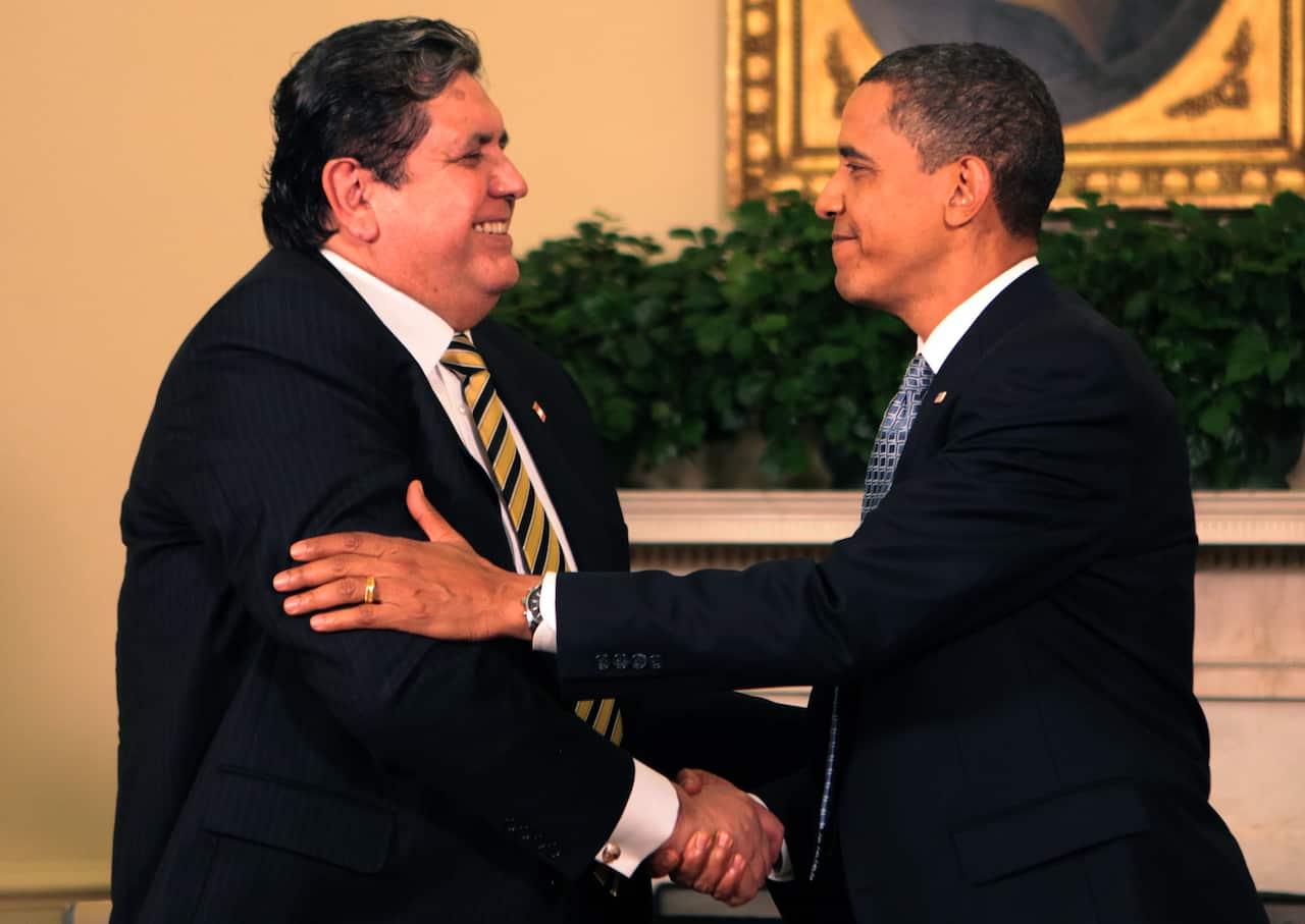 US President Barack Obama (R) meets President Alan Garcia of Peru in the Oval Office of the White House in Washington, DC, USA.