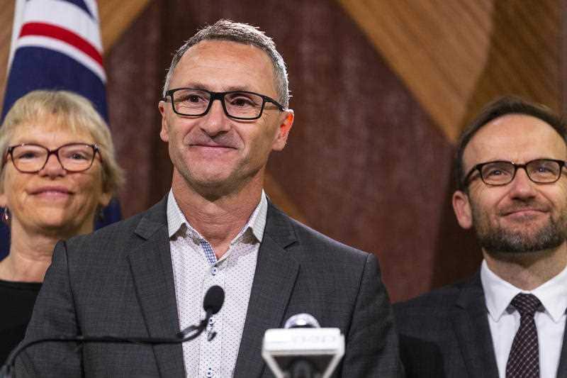 Richard Di Natale (centre)