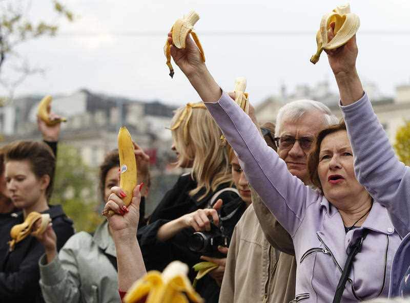 About 1000 people gathered outside Warsaw's National Museum to protest censorship.