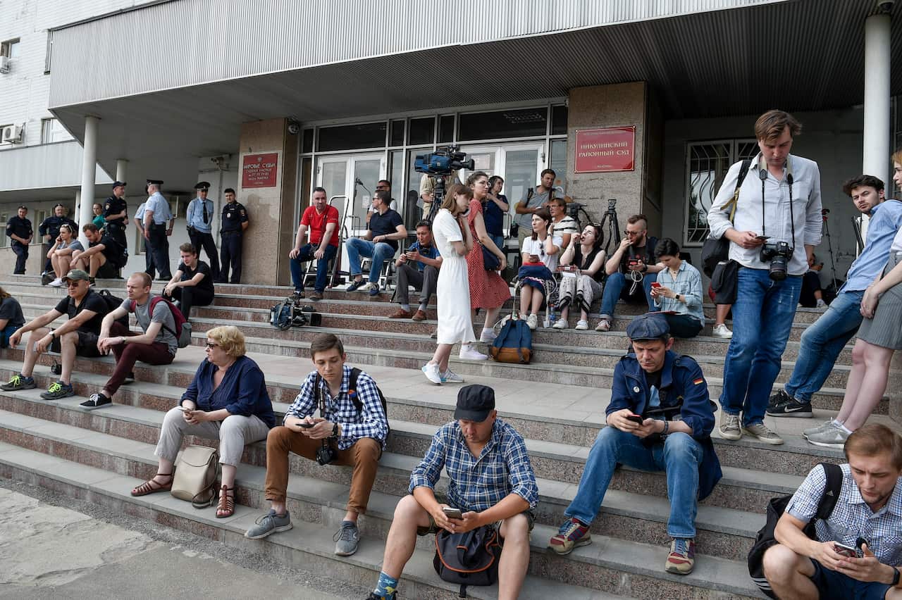 Journalists and supporters of Ivan Golunov.