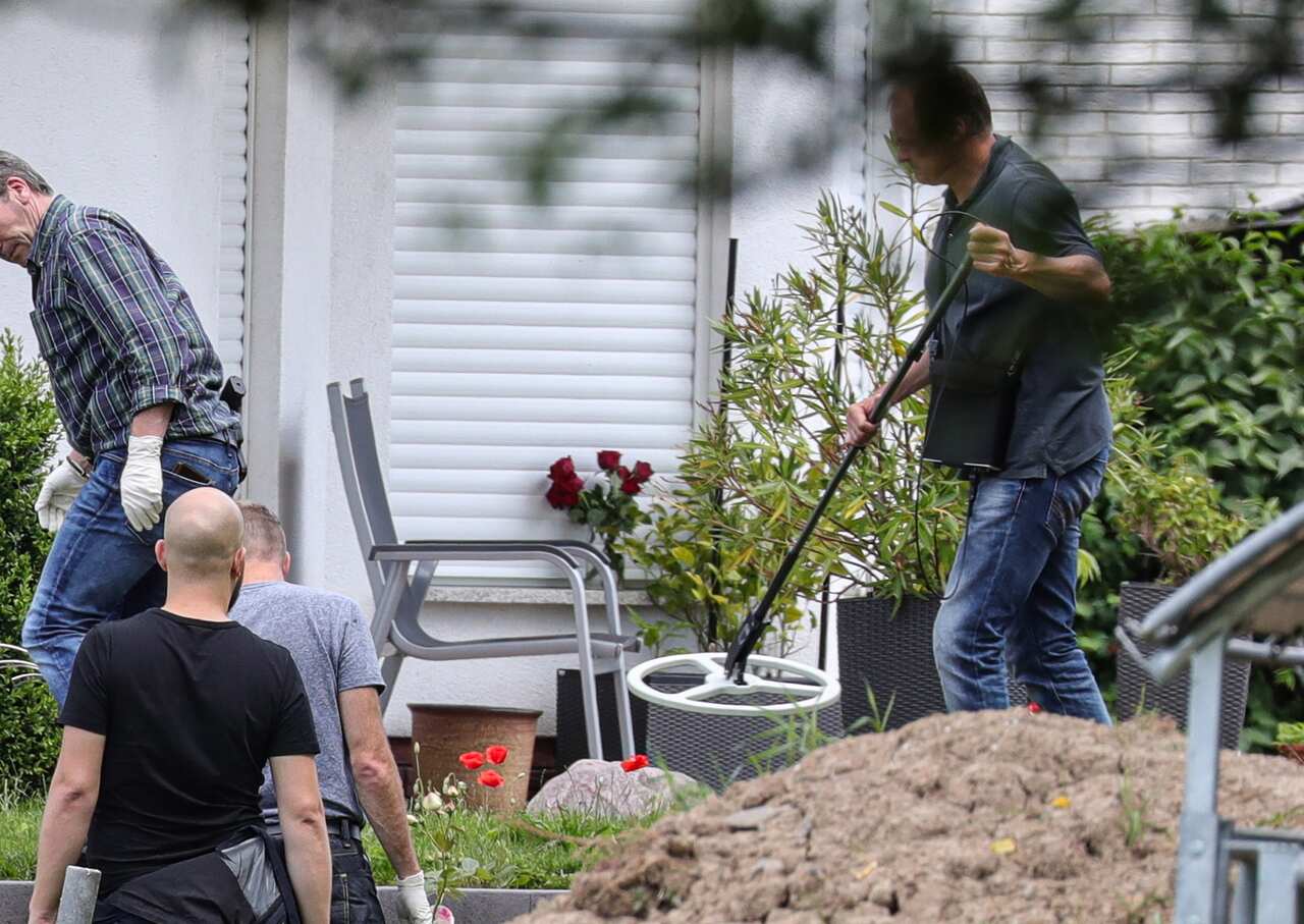 Crime scene investigators of the police search the property of Kassel Government President Walter Luebcke.