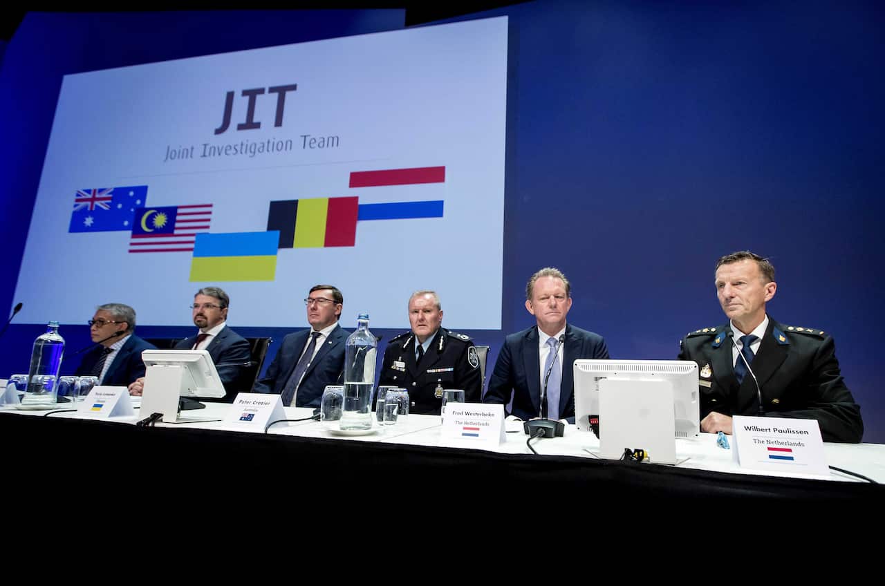 Mohamad Hanafiah bin Zakaria, Frederix van Leeuw, Yuriy Lutsenko, Peter Crozier, Fred Westerbeke en Wilbert Paulissen of the Joint Investigation Team (JIT).