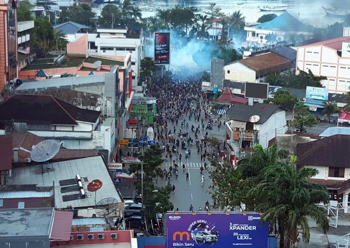 Protesters march during a violent protest in Jayapura, Papua Province, Indonesia, 29 August 2019. 