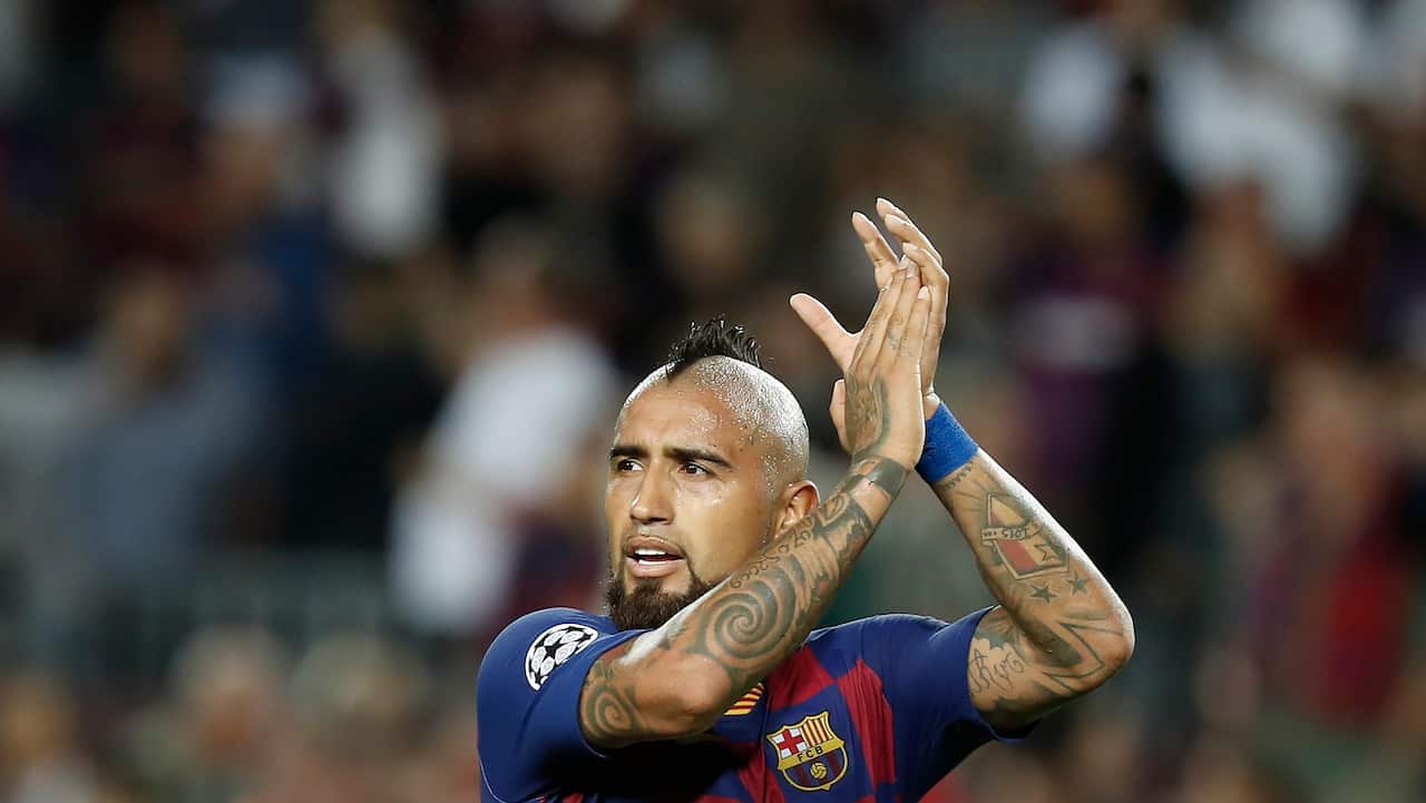 FC Barcelona's Arturo Vidal gestures during a group F Champions League soccer match between F.C. Barcelona and Inter Milan at the Camp Nou stadium in Barcelona, Spain, Wednesday, Oct. 2, 2019. (AP Photo/Joan Monfort)