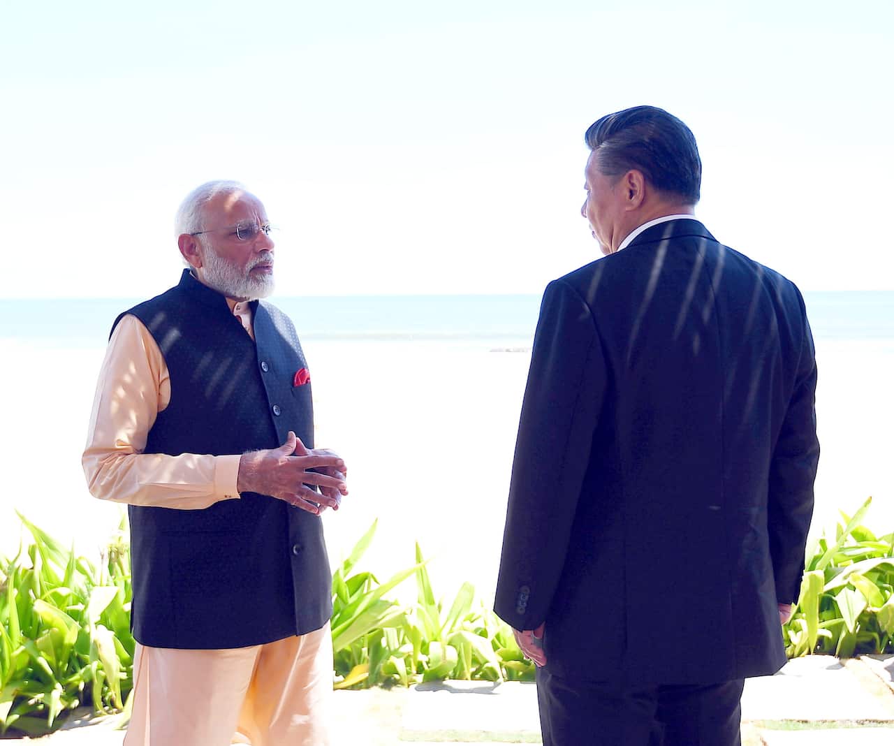 Indian Prime Minister Narendra Modi (L) and Chinese President Xi Jinping.