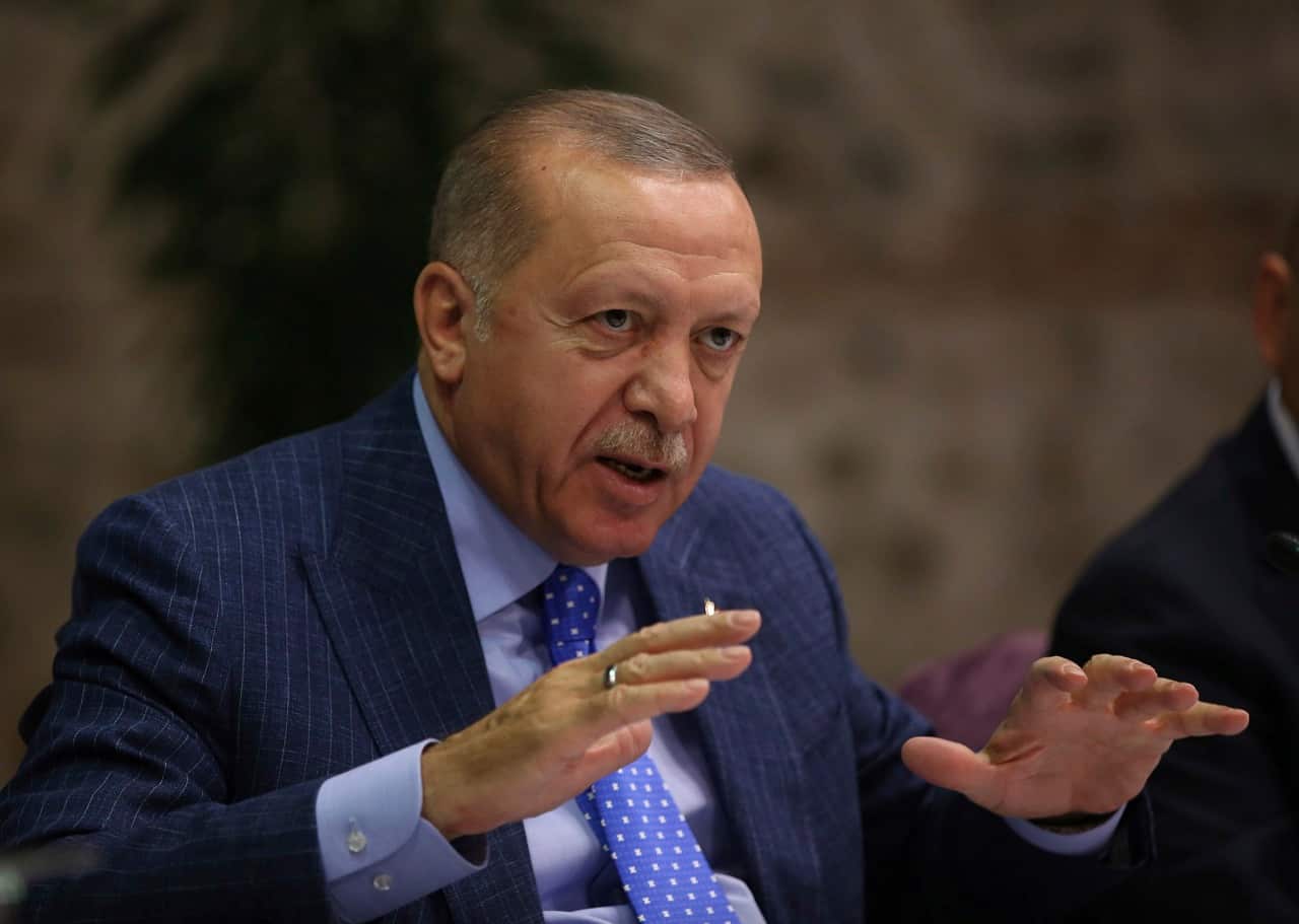 Turkey's President Recep Tayyip Erdogan says reports of IS family members escaping are false.