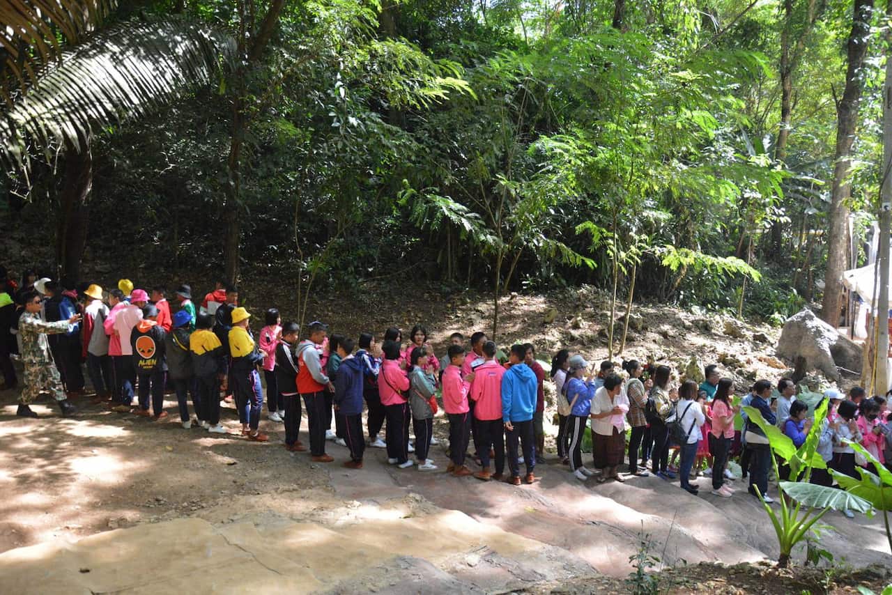 Crowds are seen queueing to enter the Tham Luang cave.
