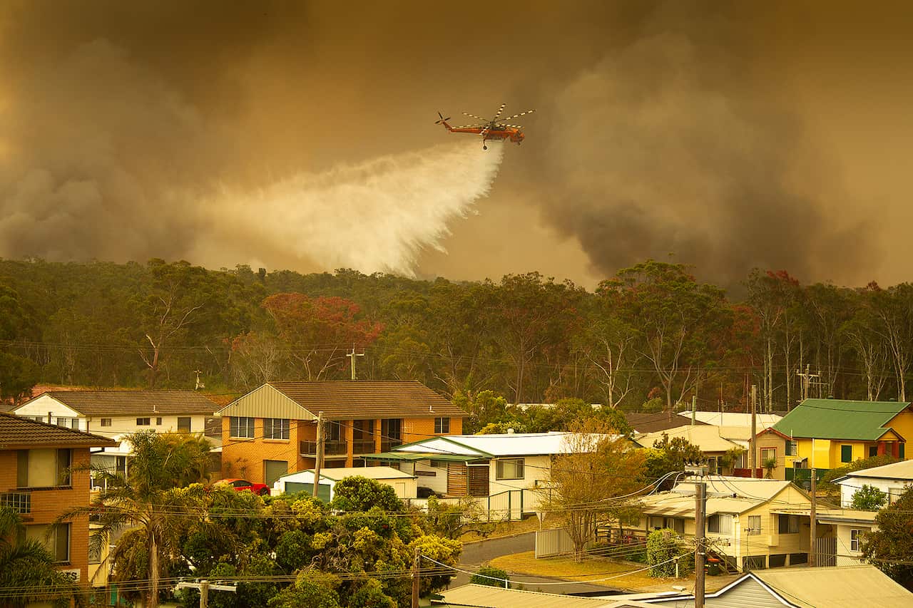 Andrew Wilkie has suggested air force planes could be used to help fight bushfires. 