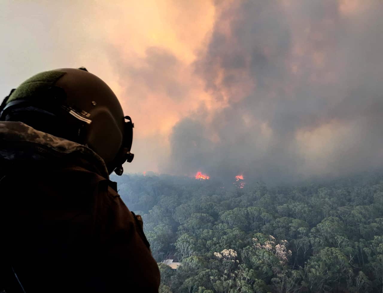 A Navy crewman assesses the Grose Valley bushfire in the Blue Mountains National Park.