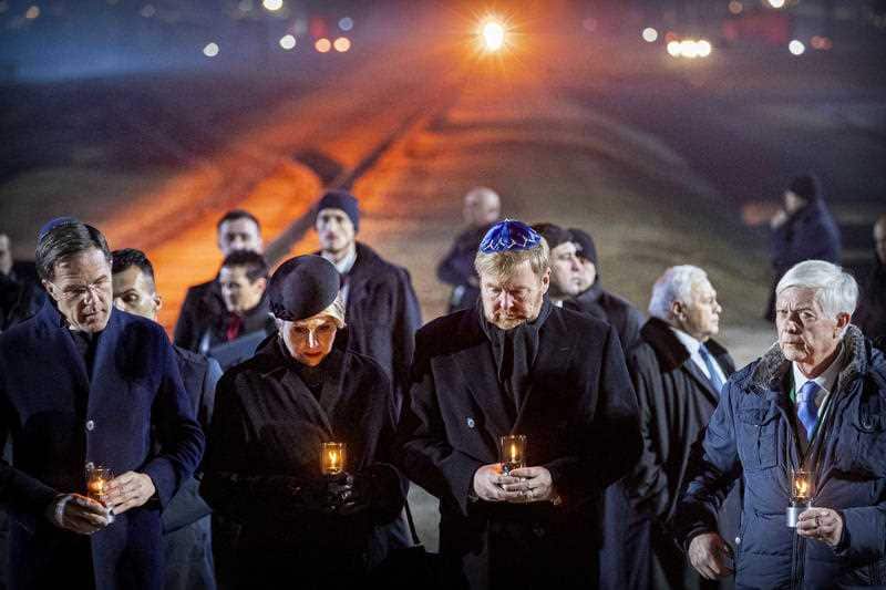 King Willem Alexander and Queen Maxima laying a candle at the monument in Camp Birkenau during the the commemoration.
