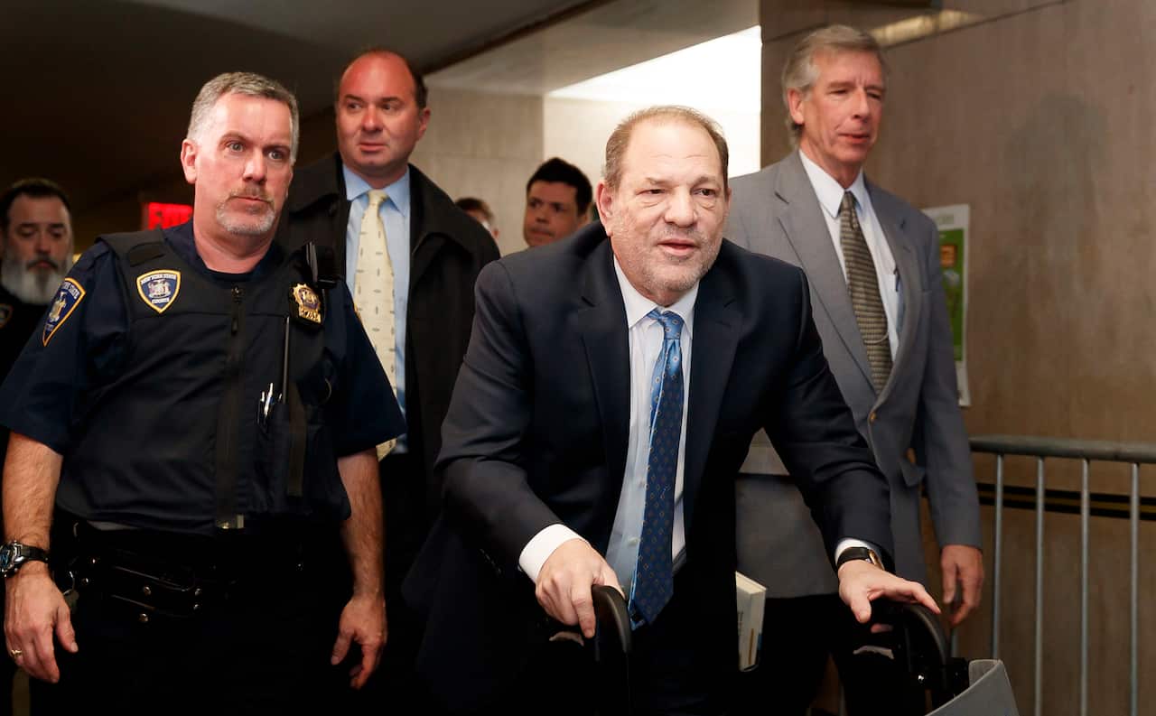 Harvey Weinstein (C) arrives to New York State Supreme Court as the jury continues to deliberate in his sexual assault trial in New York, 24 February 2020. 