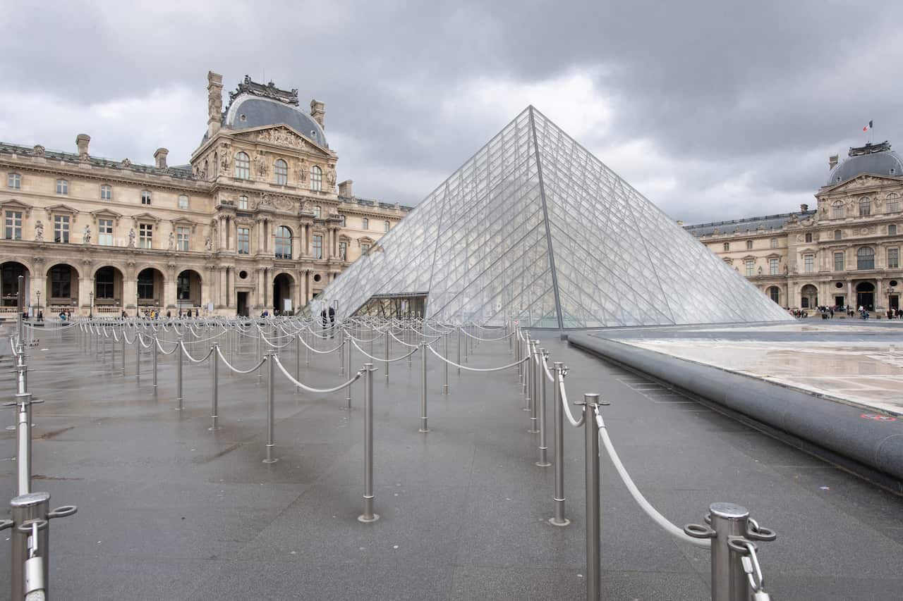 The Louvre closed today for an indefinite period "on 13 March, 2020 in Paris, 