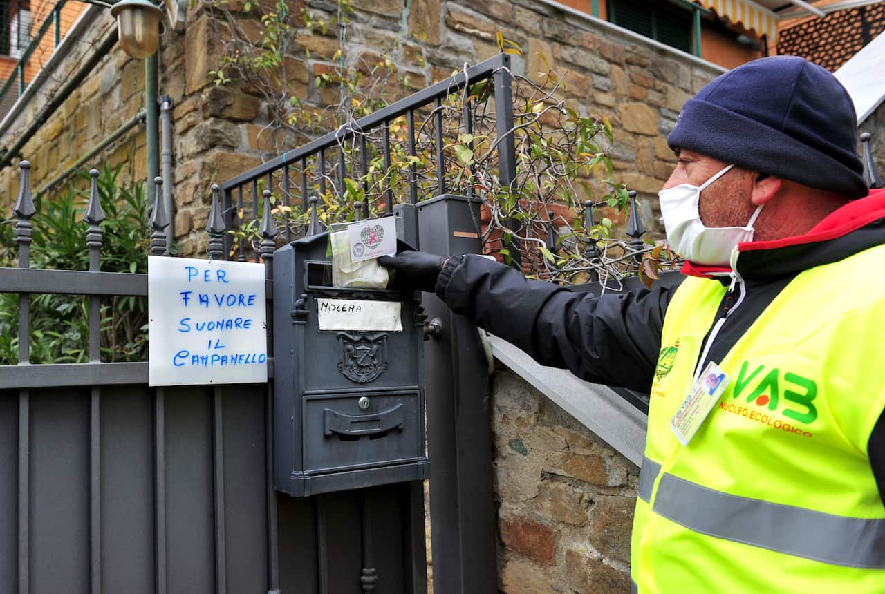 Man delivers face masks by mail