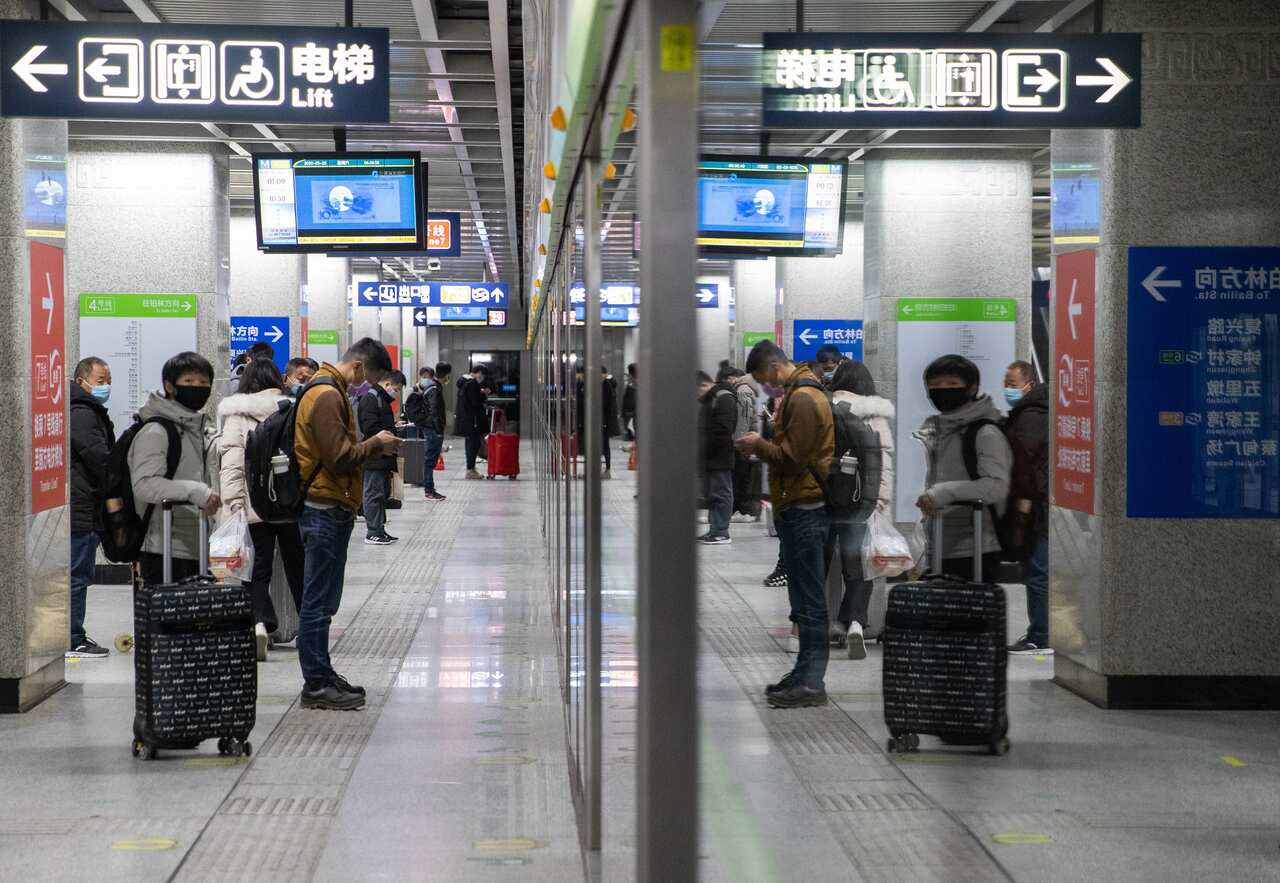 Citizens at Wuhan train station