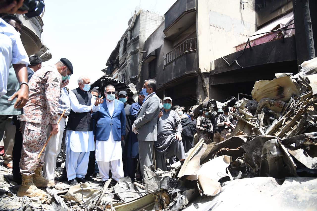 Imran Ismail (3-R), Governor of Sindh province and Ghulamullah Sarwar Khan (4-R) the minister for Civil Aviation, visit the plane crash scene in Karachi.