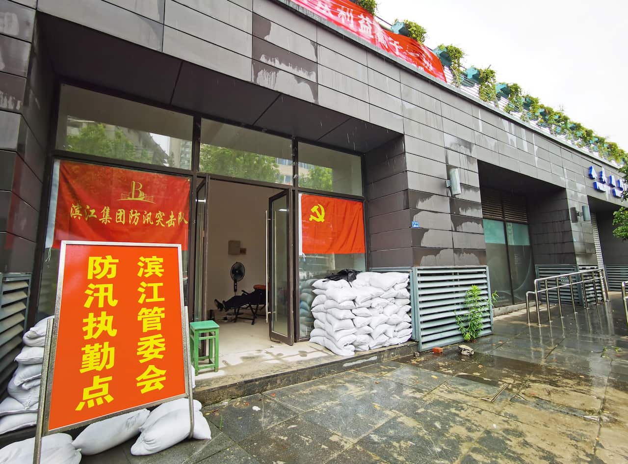 Soldiers have erected sandbag flood barriers in a city near China's largest freshwater lake after the heaviest rainfall in nearly six decades.