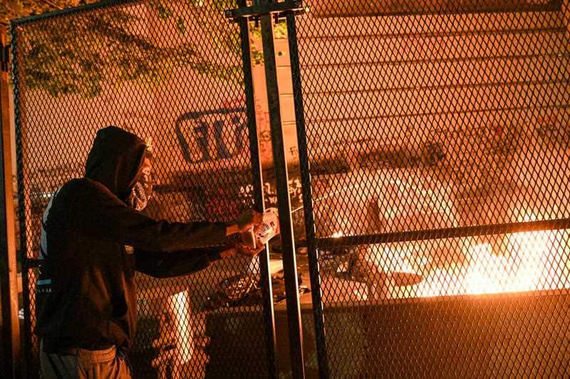 Protesters and federal officers clash at the Justice Center