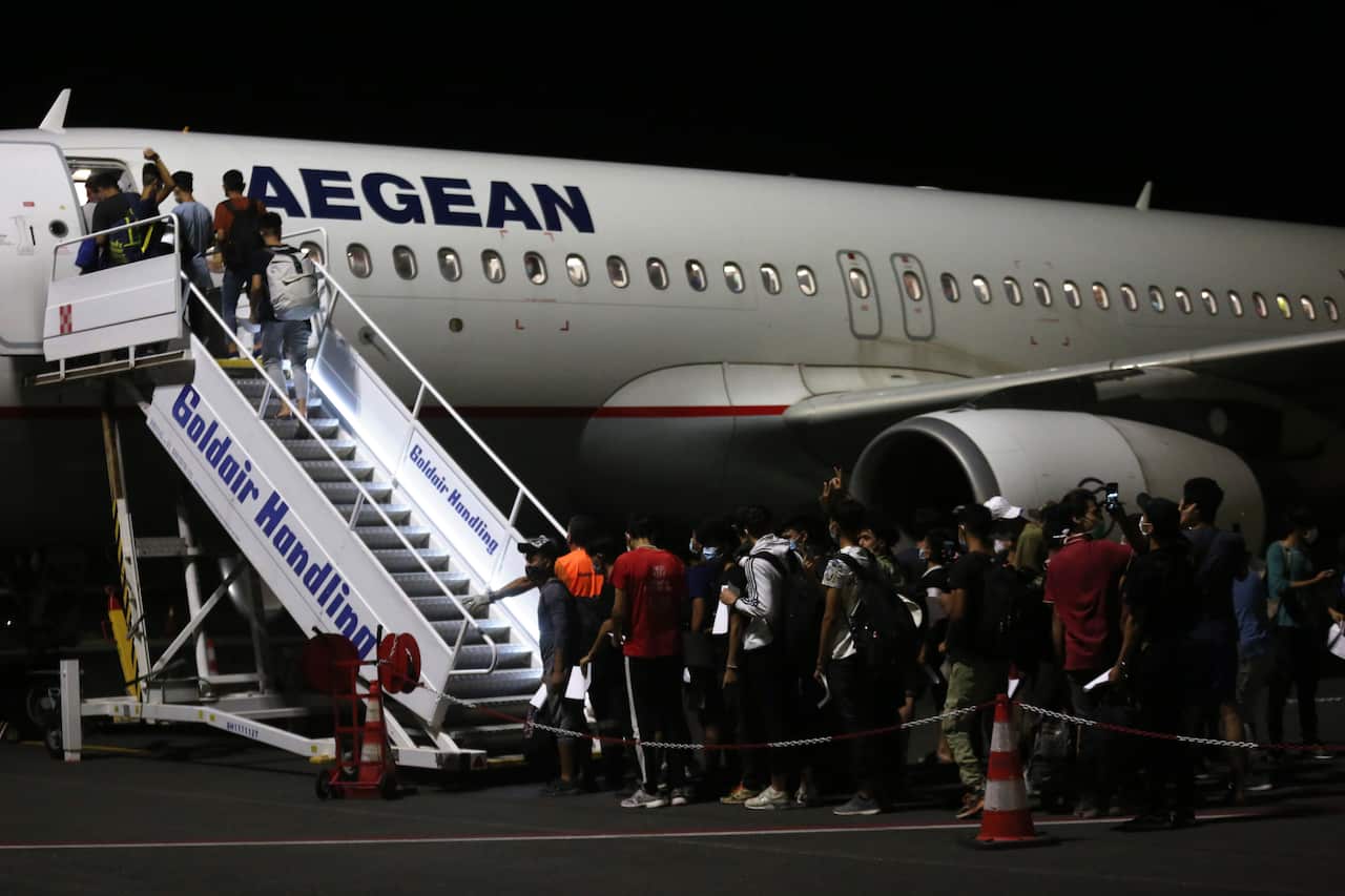 Children from the Moria refugees camp were evacuated on planes.