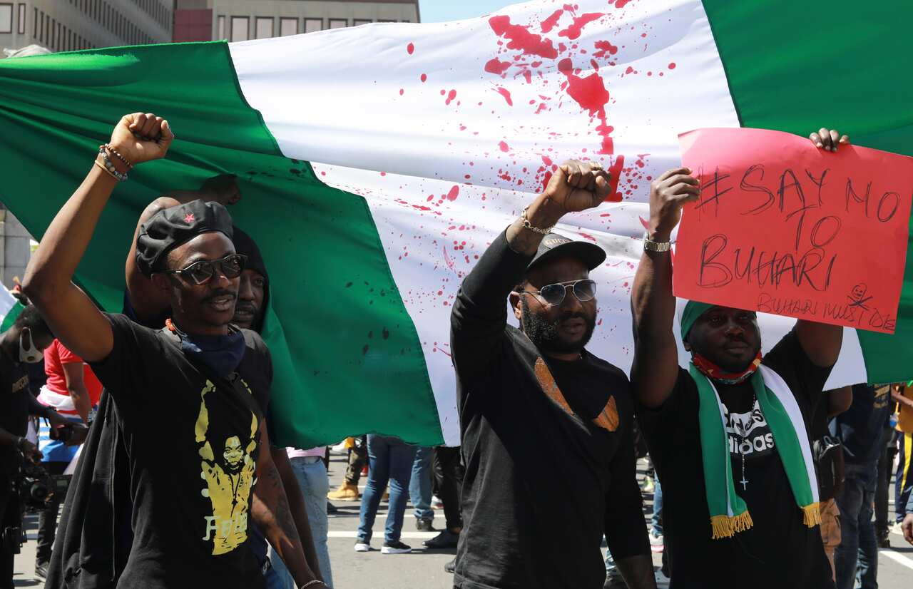 Nigeria's police chief has ordered the immediate mobilisation of all force resources to control the worst street violence in two decades.