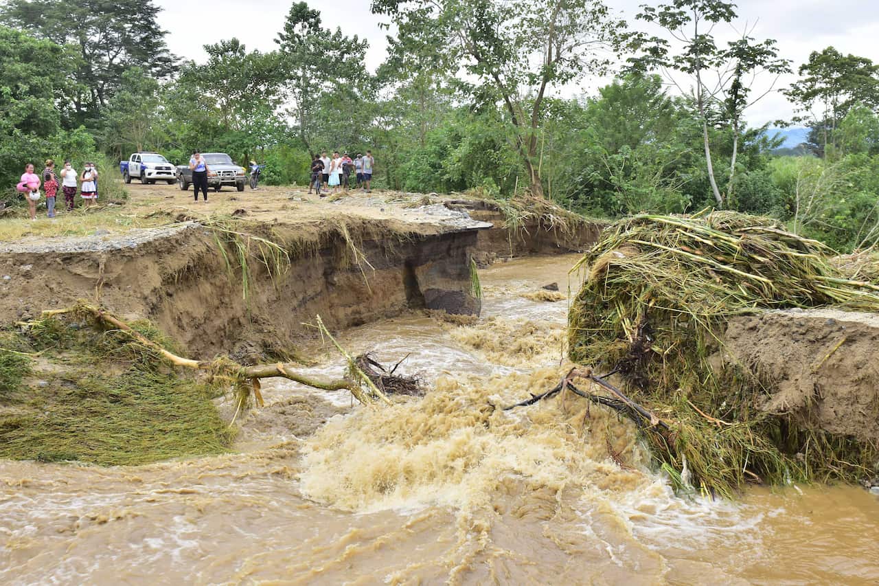 View of the destruction caused by the rains and floods in the department of Yoro, Honduras, on 5 November.