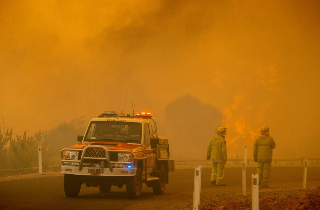 Firefighters in Western Australia battle the blaze at Wooroloo, near Perth, Tuesday, 2 February