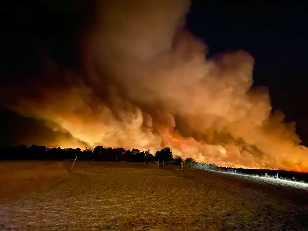 A fast-moving bushfire continues to rage north of Perth threatening lives and homes.