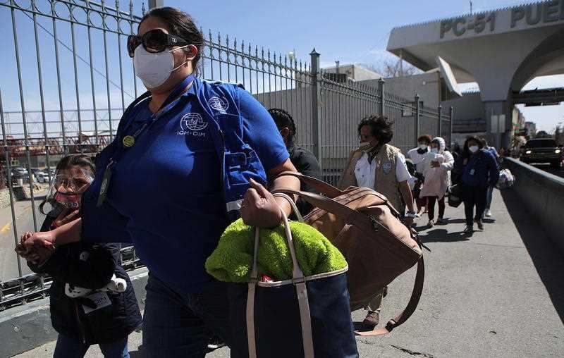 Members of the International Organization for Migration escort migrants to the US near Ciudad Juarez, Mexico, 4 March 2021
