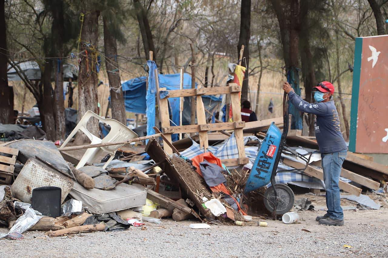 Authorities from the National Migration Institute and the municipality of Matamoros dismantle a migrant camp in the city of Matamoros.