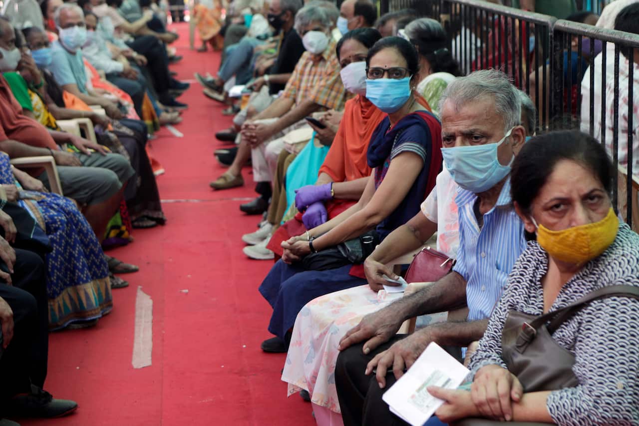People wait to receive COVID-19 vaccine in Mumbai, India, Thursday, 29 April, 2021.