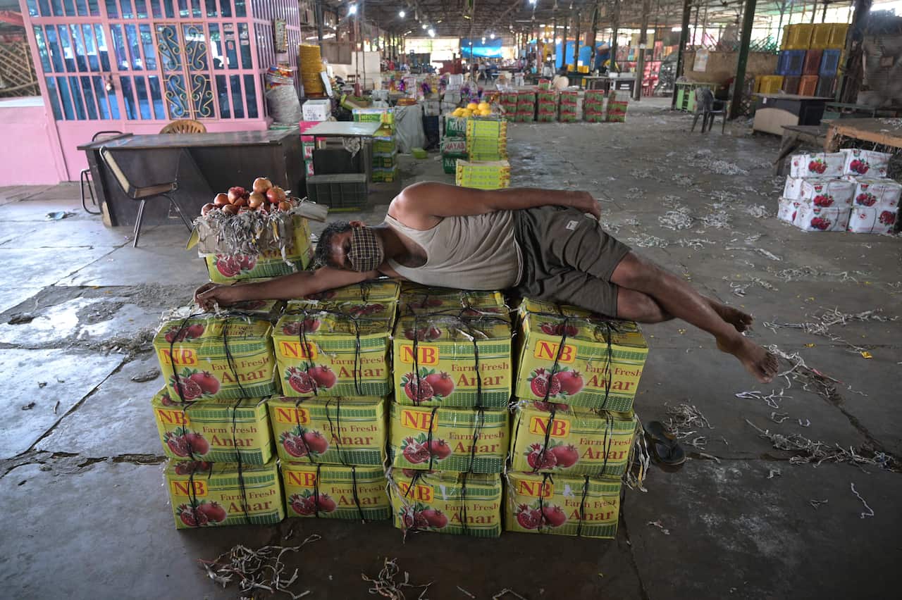 A Labour rest at Mundera Market during government imposed lockdown in wake of coronavirus in Allahabad. (Photo by Prabhat Kumar Verma/Pacific Press/Sipa USA)