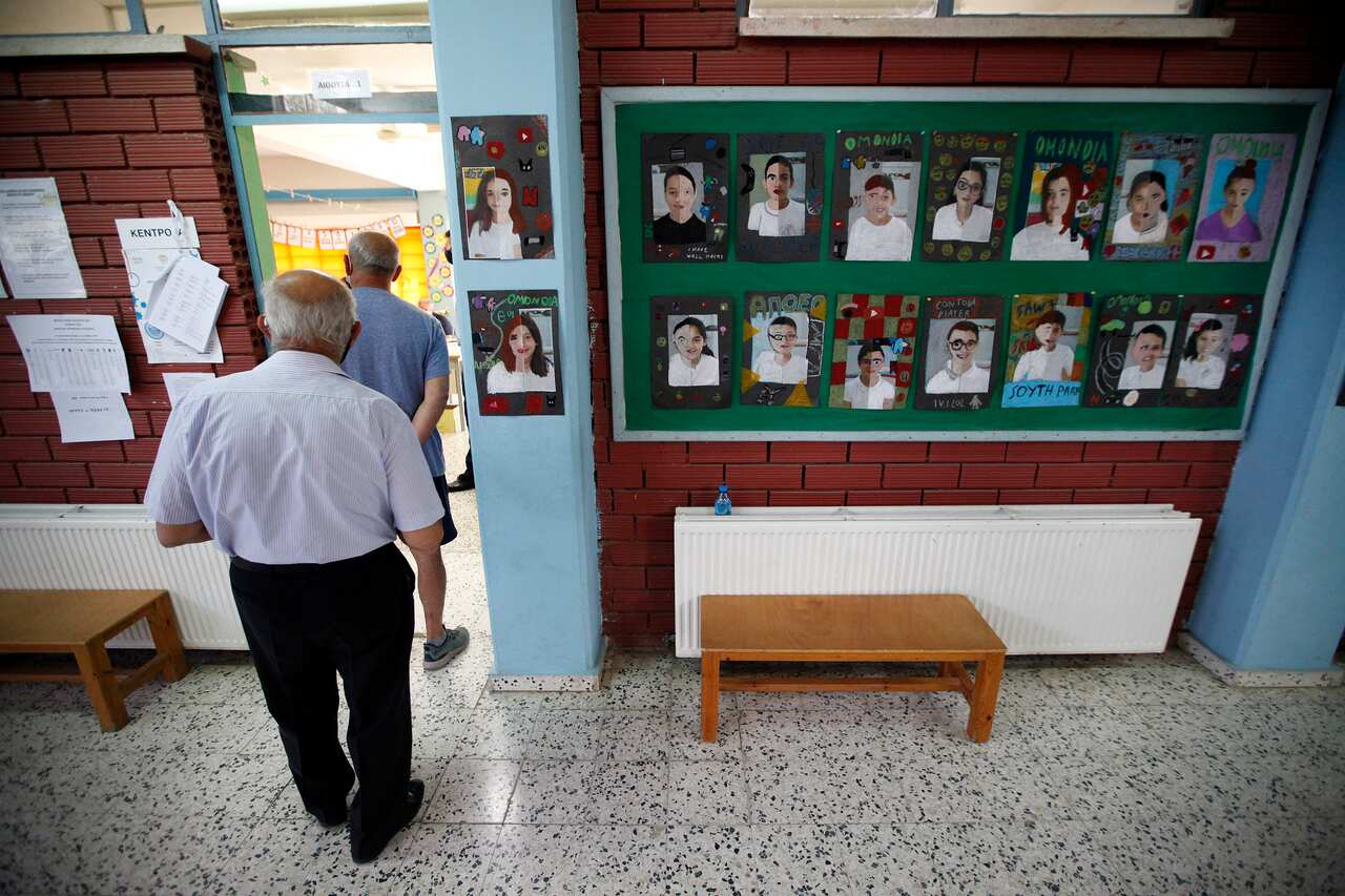 Voters wait in a line to casts their vote at a polling station during the parliamentary elections in Deftera, a suburb of capital Nicosia, Cyprus, 30May, 2021. 