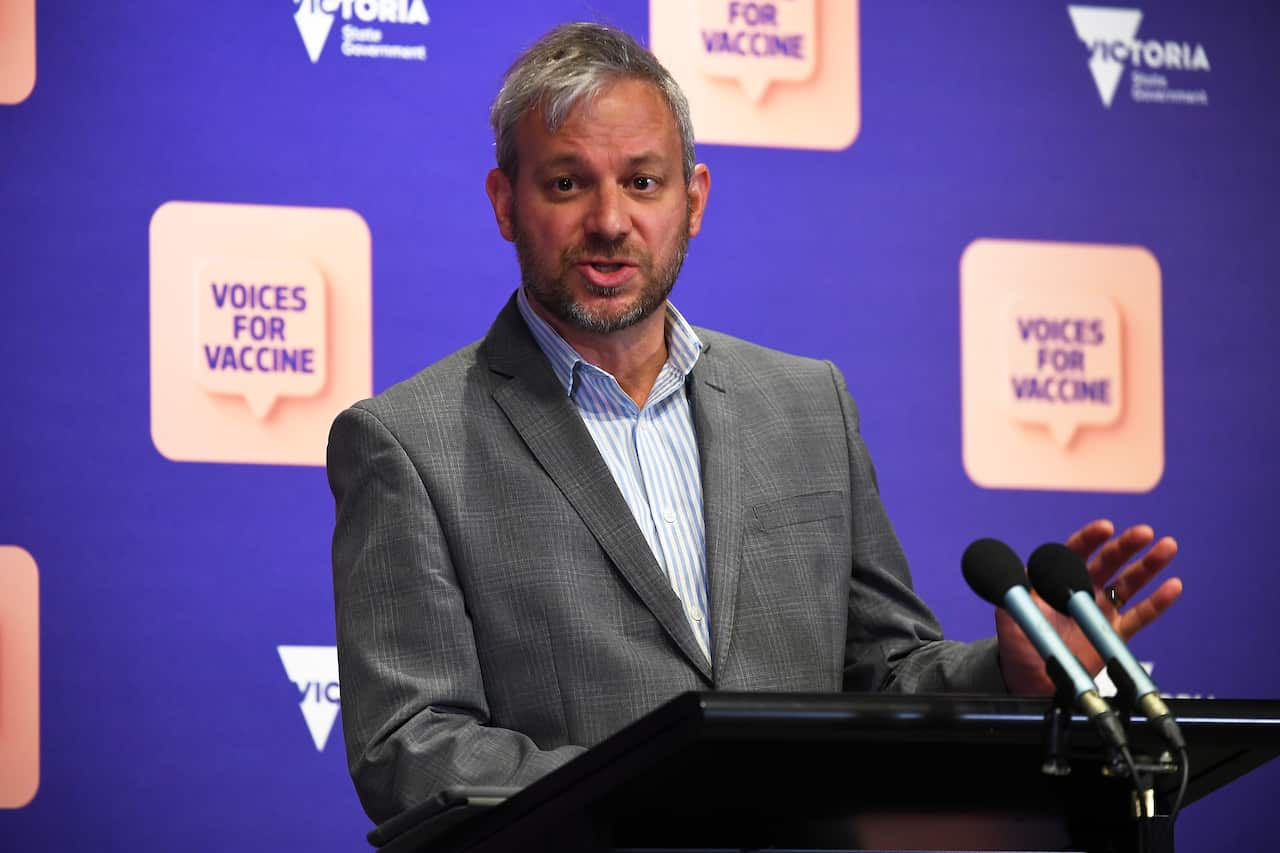 A fresh legal challenge has been filed over Victoria's COVID-19 vaccine mandates for authorised workers, involving more than 100 workers and employers.