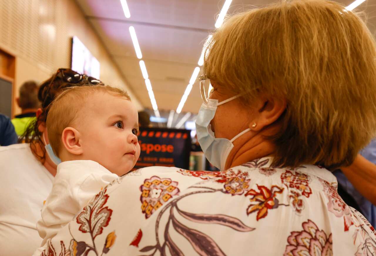 People arrive at Hobart Airport in Hobart, Wednesday, December 15, 2021. Tasmania has reopened to all fully-vaccinated travellers from mainland states and territories. (AAP Image/Rob Blakers) NO ARCHIVING