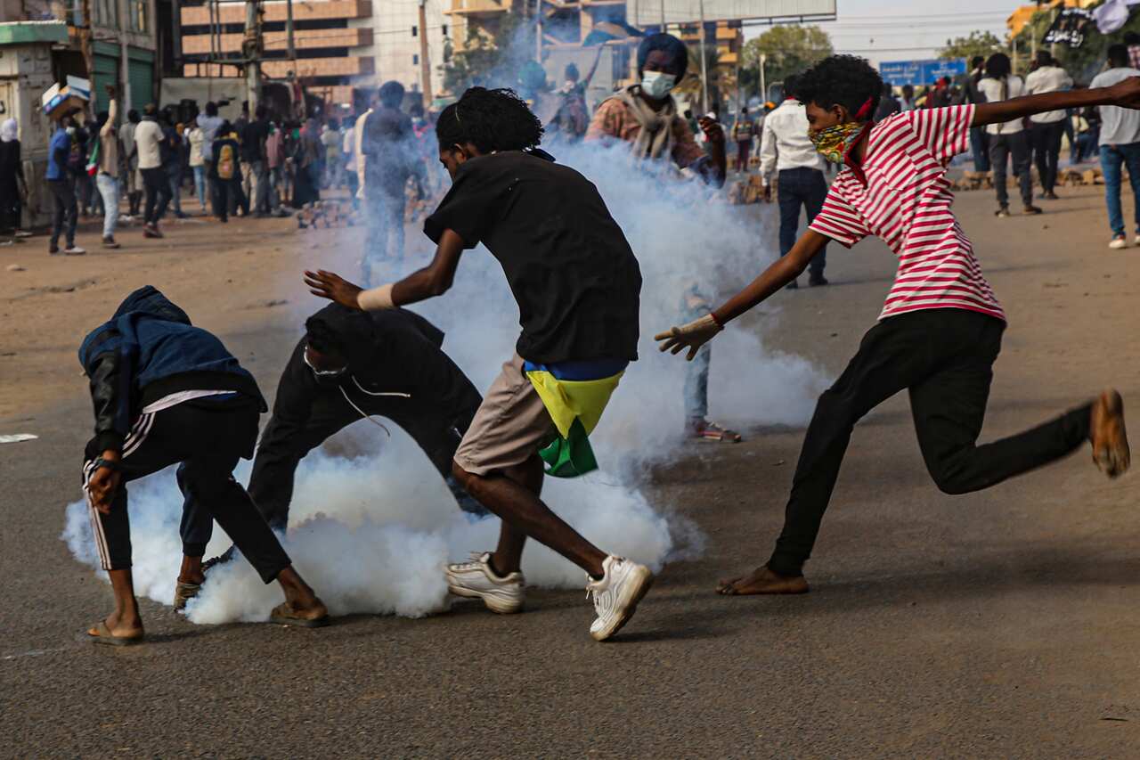 Sudanese protesters clash with security forces 