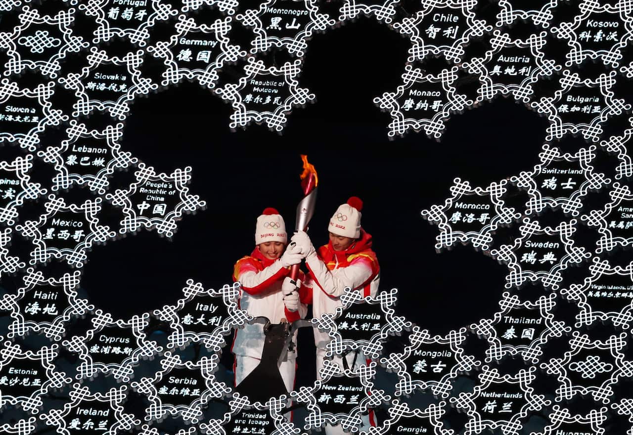 Dinigeer Yilamujiang and Zhao Jiawen