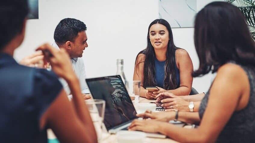 A parliamentary inquiry will examine how regions can attract more skilled migrants away from the big cities.