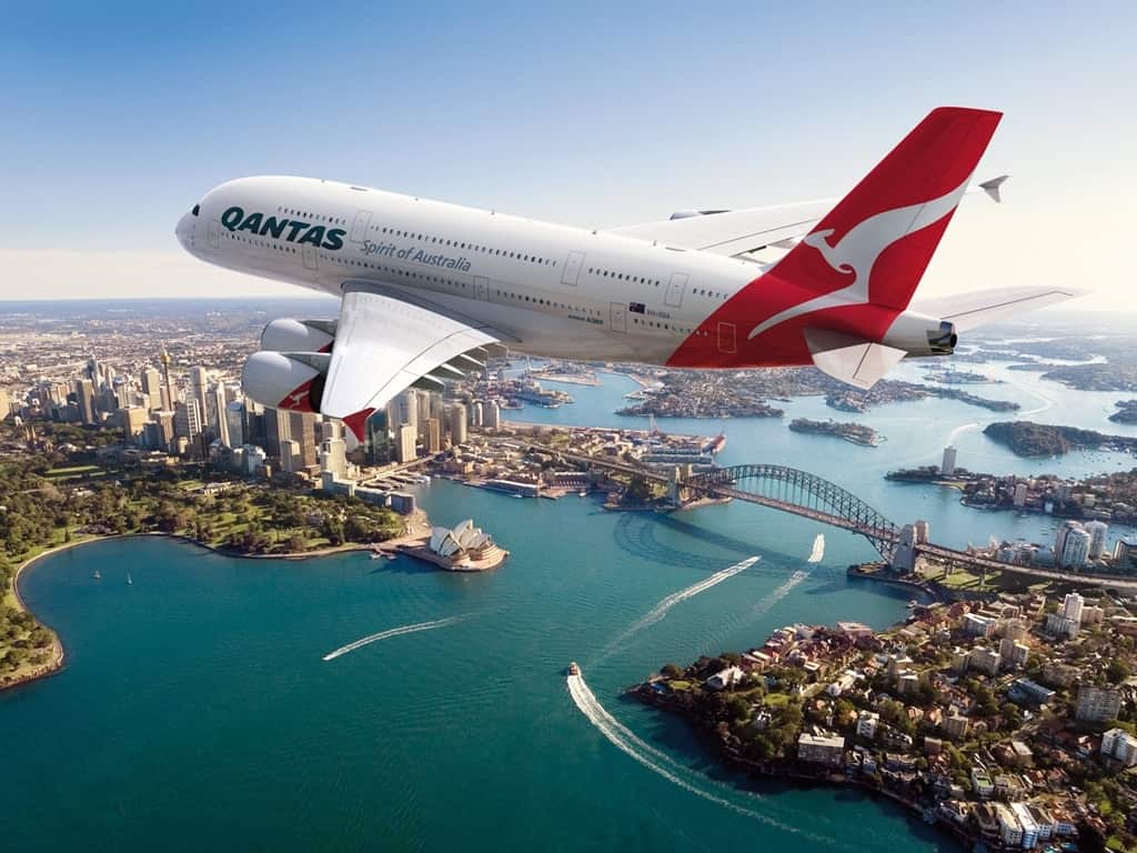 Qantas has delayed its planned resumption of international flights until late December.