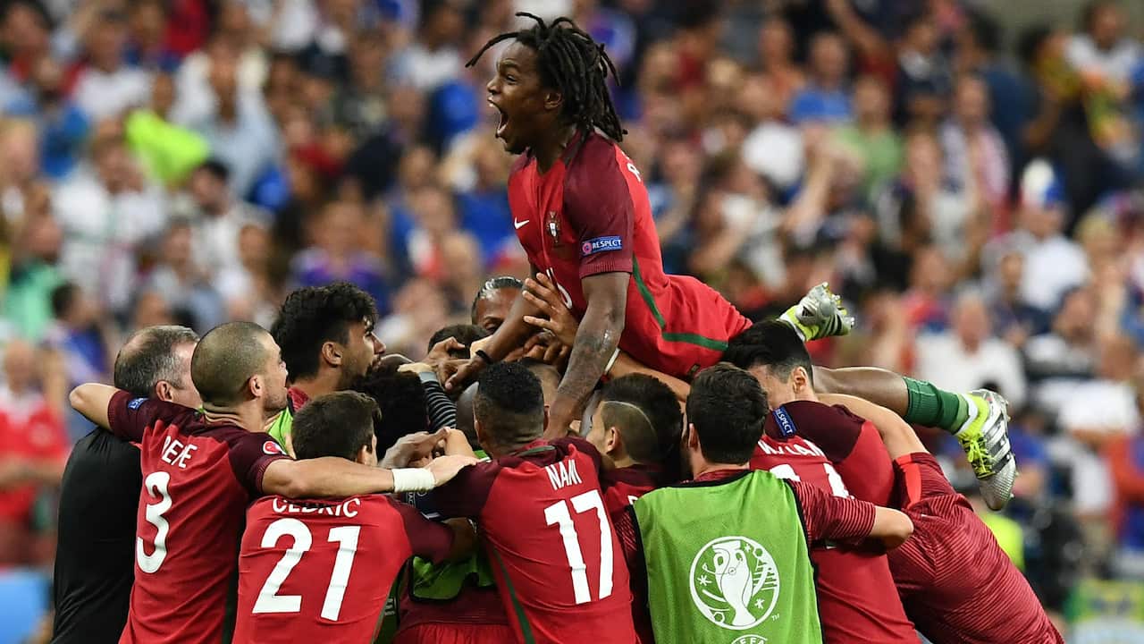 Portugal celebrate after winning Euro 2016