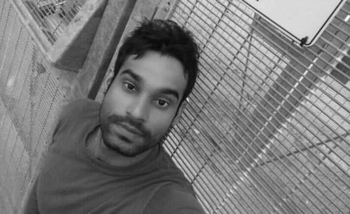 Indian asylum seeker Ravinder Singh, 30, locked himself in his room and set it on fire at a Manus Island immigration detention centre, SBS Punjabi says. 