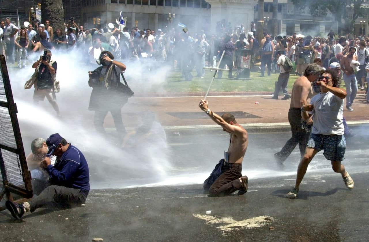 Argentina debt default 2001 riots