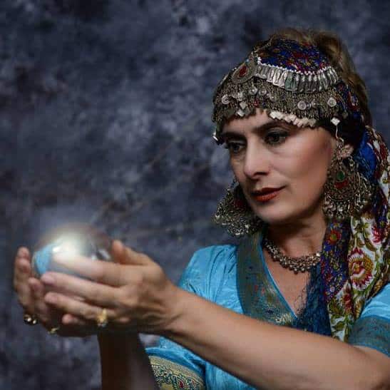 Ms Krusevljanin works as an Art Gallery Host for the Art Gallery of NSW and also spends time art modelling at a number of major art institutions across Sydney.