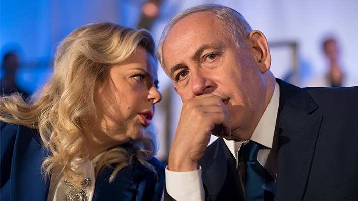 Israeli Prime Minister Benjamin Netanyahu (R) and his wife Sara Netanyahu.