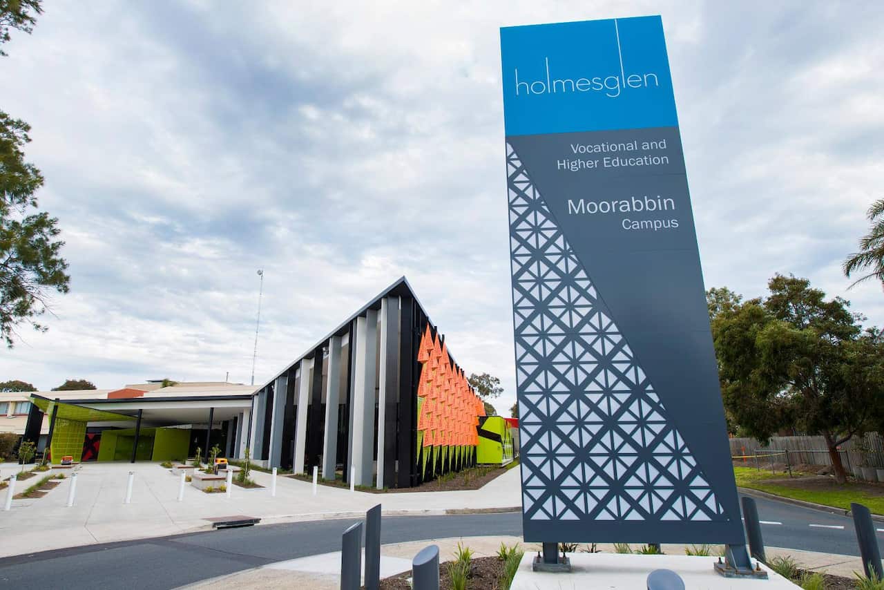 Holmesglen Institute offers vocational and higher education courses.