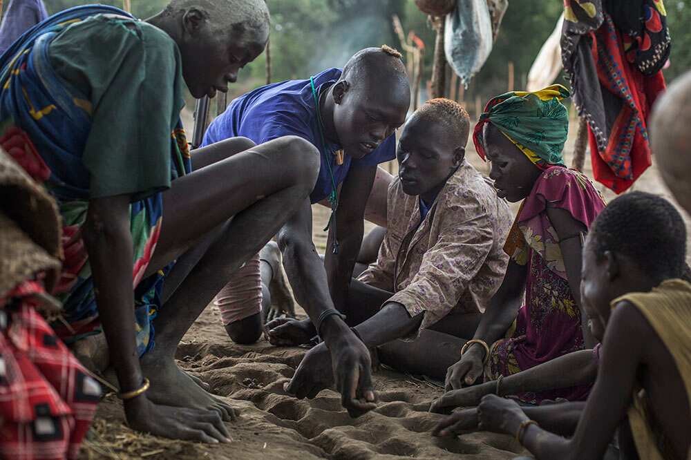 Gok Dinka children play games to pass the time. (Matthew Abbott)