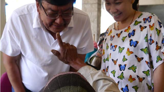 One of the methods Dr Ruit uses to test people's eyesight is asking them to touch his nose. Yaara saw the looks of delight as people realise they can see again.